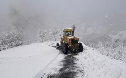 Bartın’da karla mücadele çalışmaları aralıksız sürüyor