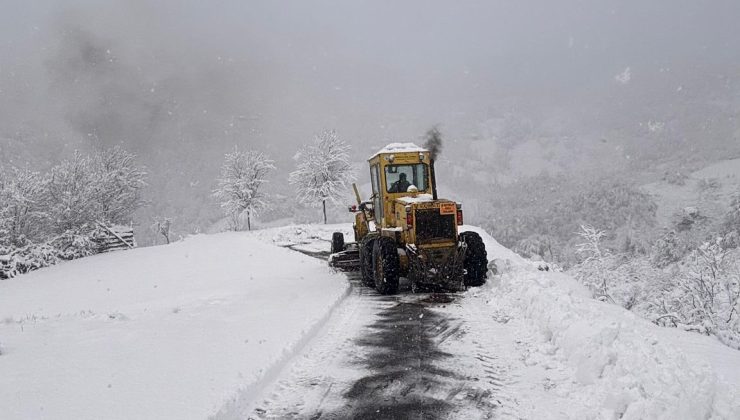 Bartın’da karla mücadele çalışmaları aralıksız sürüyor