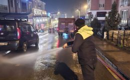 Bartın Belediyesi mahallelerde yol yıkama çalışması yaptı