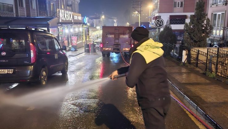 Bartın Belediyesi mahallelerde yol yıkama çalışması yaptı