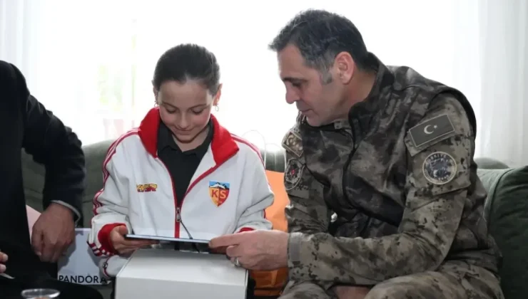 Emniyet müdüründen şehit kızına karne hediyesi….