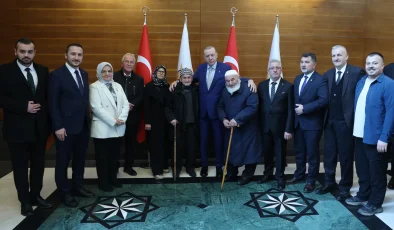 Cumhurbaşkanımız Erdoğan, Düzce’den gelen vatandaşlarla görüştü