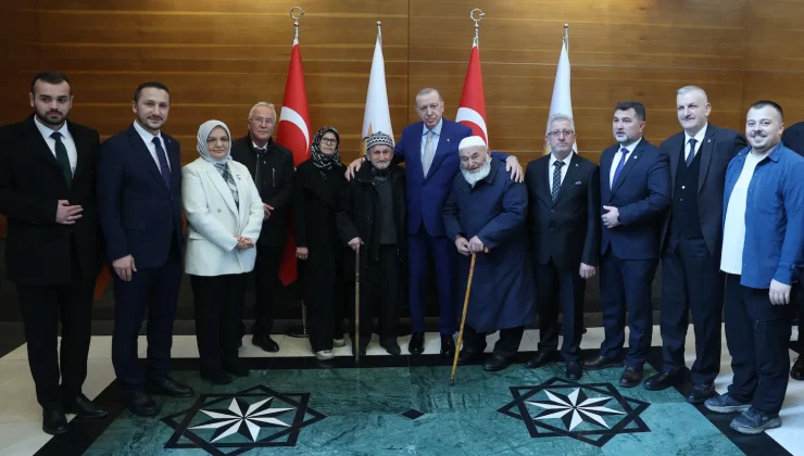 Cumhurbaşkanımız Erdoğan, Düzce’den gelen vatandaşlarla görüştü