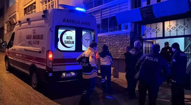 Yaşlı adam apartmanın merdiven boşluğunda ölü bulundu