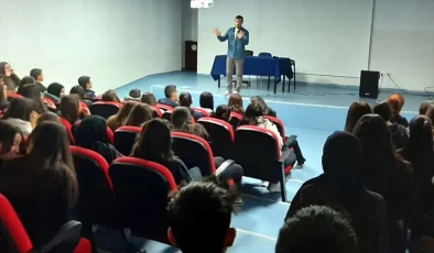 “Ramazan ve Gençlik” konulu seminer düzenlendi